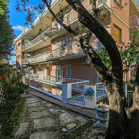 Iflat Luegio Ligurian Garden * جنوة